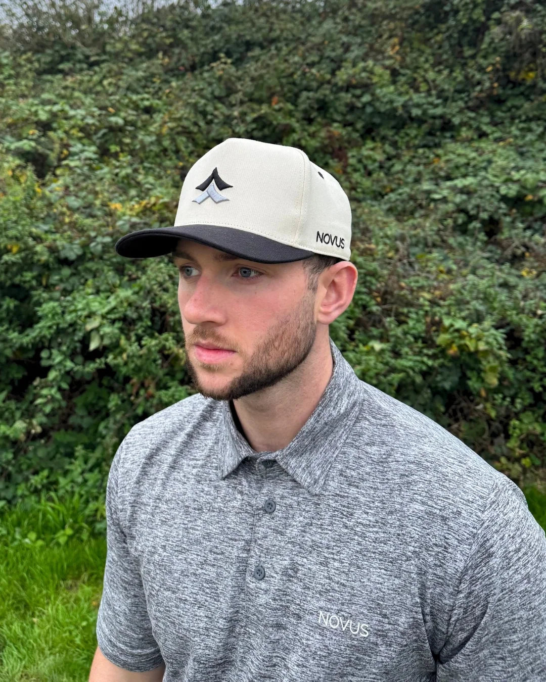NOVUS GOLF Apéx Cap - Black / Off White