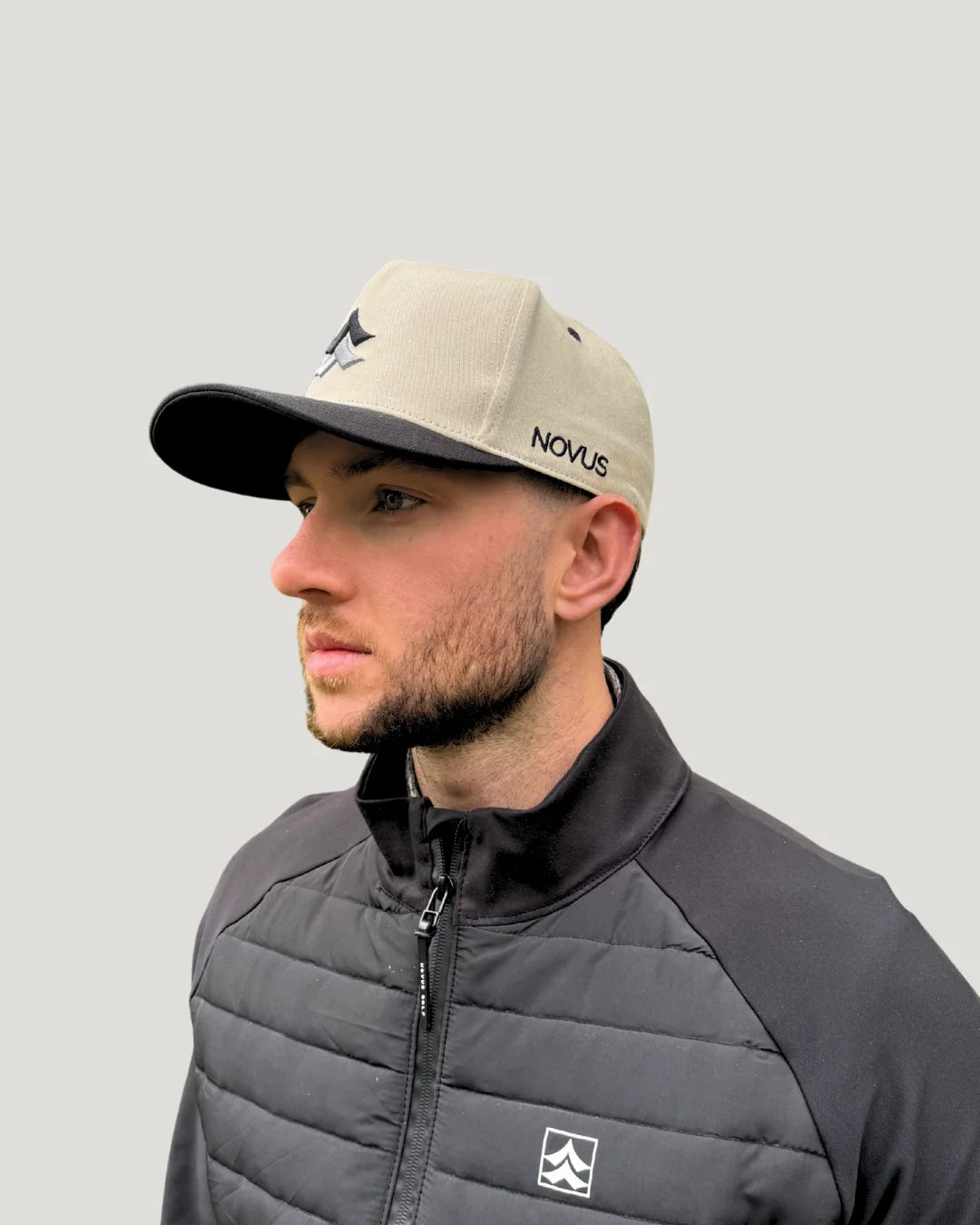 NOVUS GOLF Apéx Cap - Black / Off White