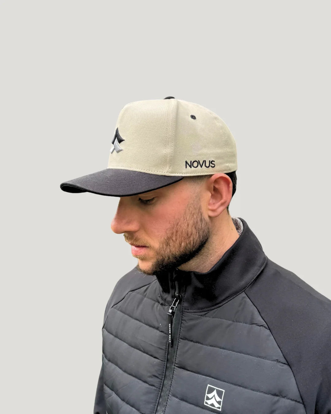 NOVUS GOLF Apéx Cap - Black / Off White